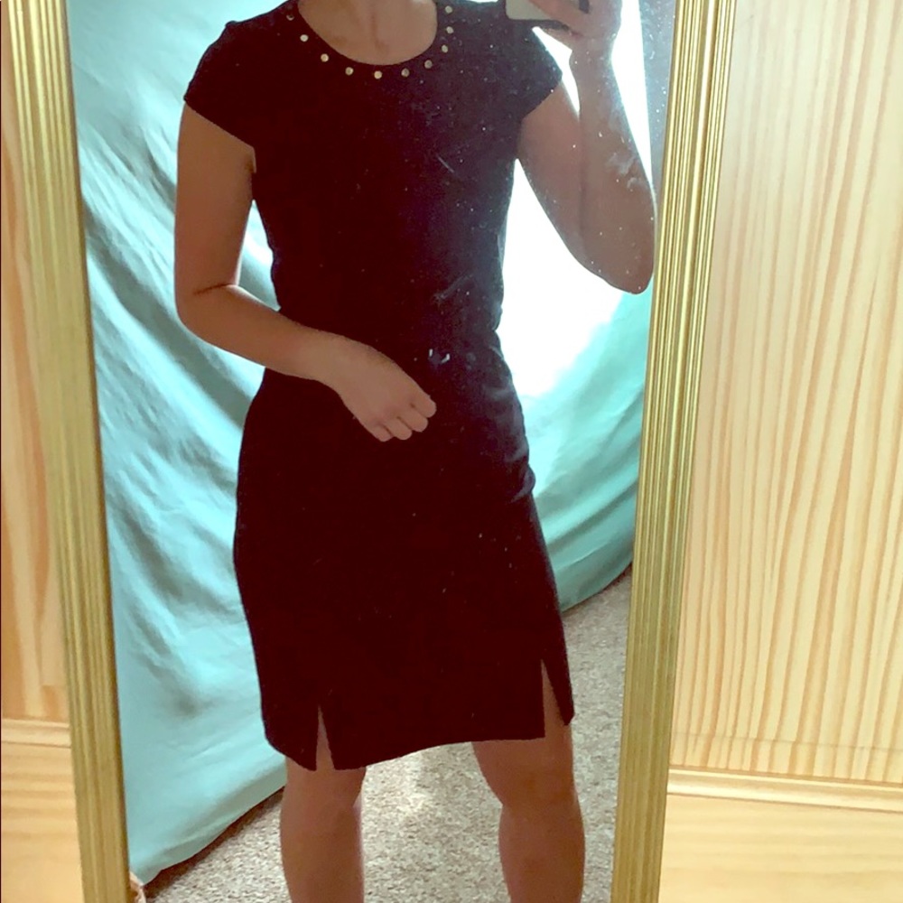 Black dress, short sleeves